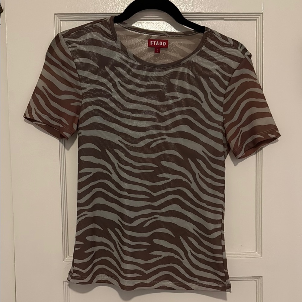 STAUD Gray and Tan Fitted Short Sleeve T-Shirt